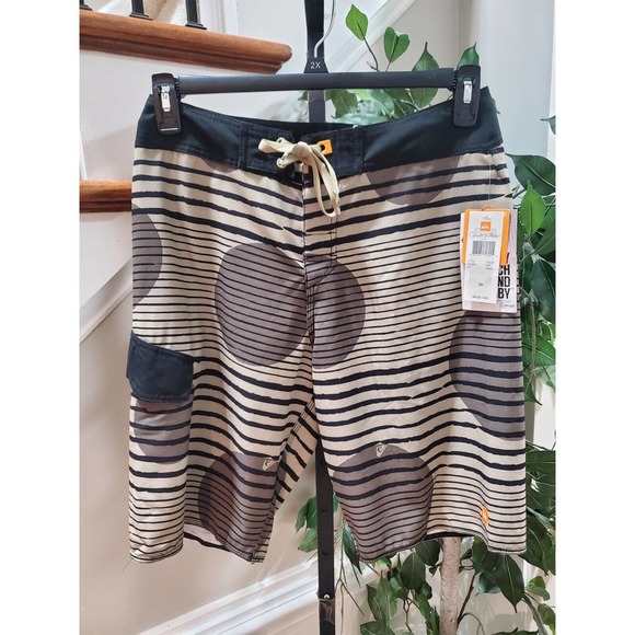 Quick Silver Men's Beige Polyester Logo Print Pull On Swimwear Shorts Size 30 - Picture 9 of 9